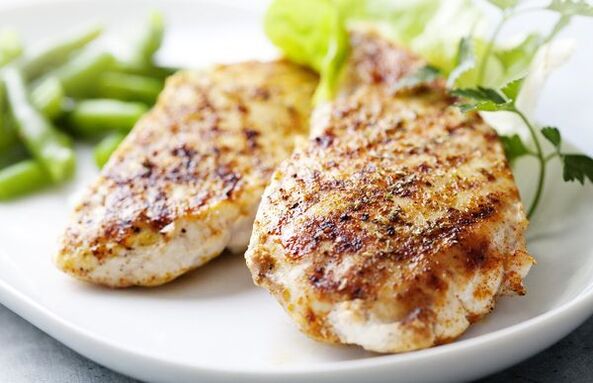 طبق النظام الغذائي الياباني مع صدر الدجاج