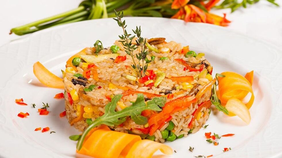 الريزوتو النباتي هو وجبة الغداء المثالية لأولئك الذين يتبعون حمية البحر الأبيض المتوسط. 